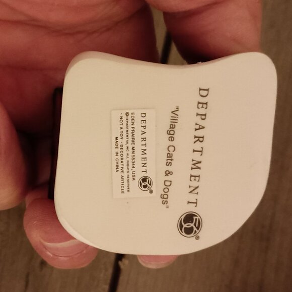 Department 56 Village Cats and Dogs Set of 6 Village Accessories 56.52828 - Picture 8 of 13